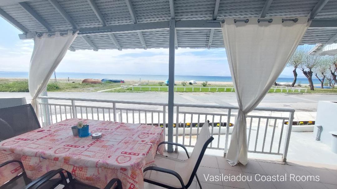 פלוגיטה Vasileiadou Coastal Rooms מראה חיצוני תמונה